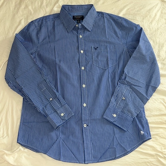 NWT American Eagle Athletic Fit Blue & White Striped Button Down Long Sleeve - Picture 1 of 4